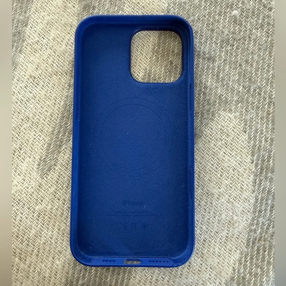 Apple iPhone 16 Pro Max Silicone Case With MagSafe and Camera Control